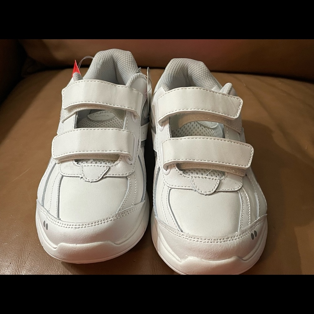 New Woman’s RKYA Memory Foam. White Velcro Closure Walking/Athletic Shoes Sz 6.